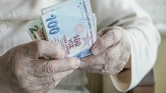 En düşük emekli aylığı 14 bin 469 liraya yükseltildi