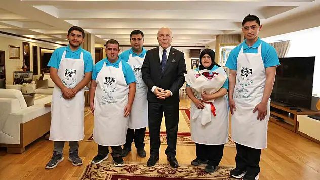 Engelli Gençler Gülümseyen Kafe ile Çalışma Hayatına Adım Attı