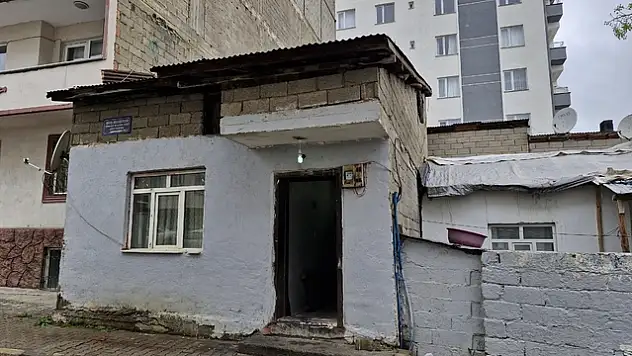 Engelli kardeşlerin evi, vali talimatıyla onarıldı, yeni eşyalarla donatıldı