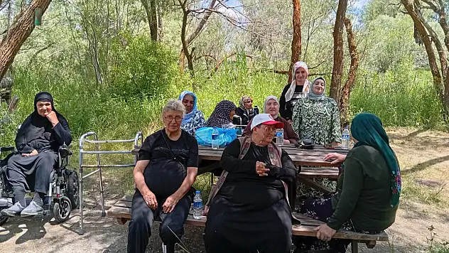 Engelsiz Yaşam Merkezi sakinleri doğayla iç içe piknikte buluştu