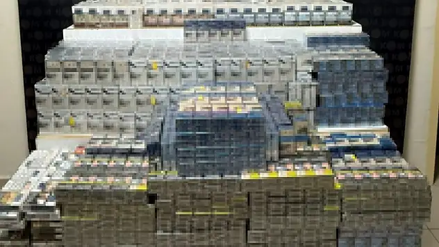 Erciş'te 2.290 Paket Kaçak Sigara Ele Geçirildi, İki Şüpheli Gözaltında