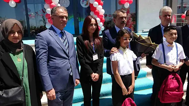 Erciş'te Bilim ve Sanat Merkezi açıldı, Bakan Tekin eğitimin önemine vurgu yaptı