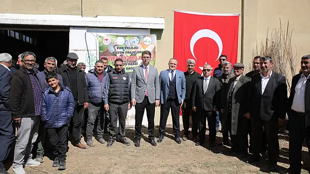 Erciş'te çiftçilere 1000 adet meyve fidanı dağıtıldı