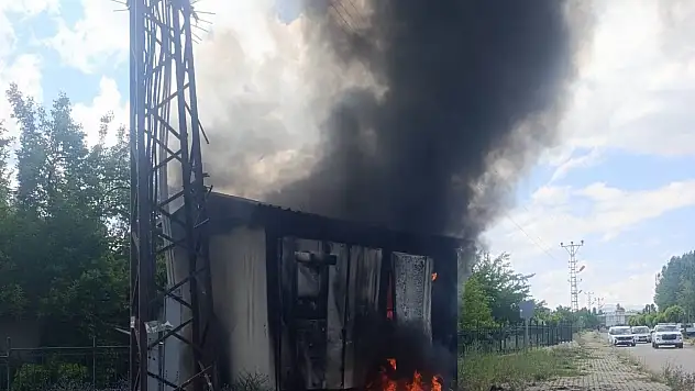 Erciş'te Elektrik Trafo Yangını Paniğe Neden Oldu!
