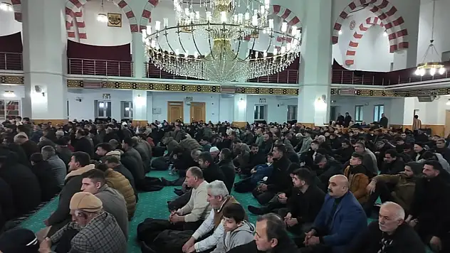 Erciş'te Kadir Gecesi manevi atmosferde idrak edildi
