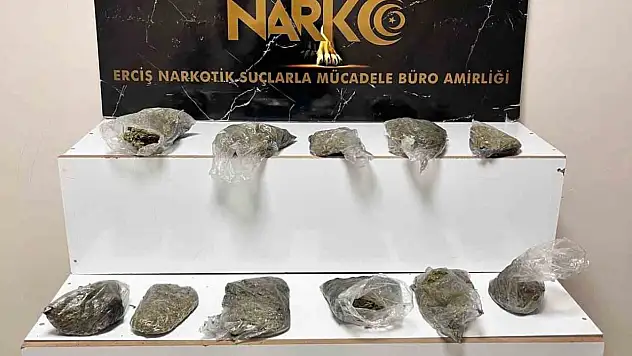 Erciş'te Kamyonette 4.4 Kilo Esrar Ele Geçirildi, 3 Şüpheli Tutuklandı