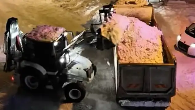 Erciş'te Karla Mücadele Çalışmaları Aralıksız Sürüyor