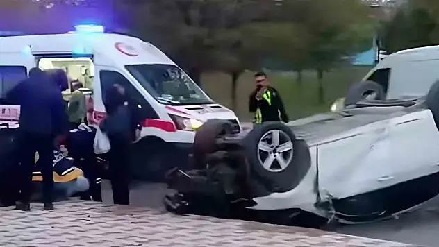 Erciş'te otomobil takla attı: 3 yaralı, kaza soruşturması başlatıldı
