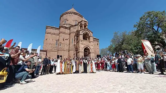 Ermeni Töreni Tamamlandı: Geleneksel Ritüel Nihayetlendi