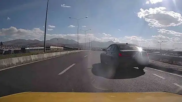 Erzurum Artvin Karayolu'nda Kaza Riskini Artıran Kontrolsüz Araç Çıkışları!