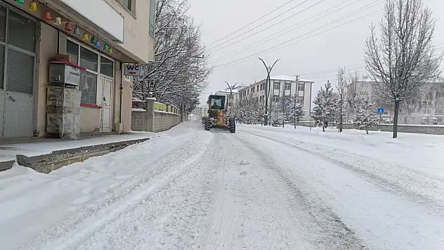 Erzurum Aşkale'de Yoğun Kar Yağışı Sonrası Saha Çalışmaları Aralıksız Sürüyor