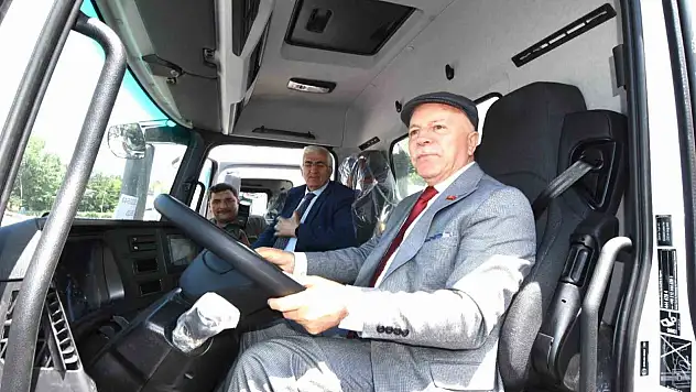 Erzurum Belediyesi 19. Araç Filosunu Hizmete Alarak İleriye Dönük Vizyonunu Sergiledi
