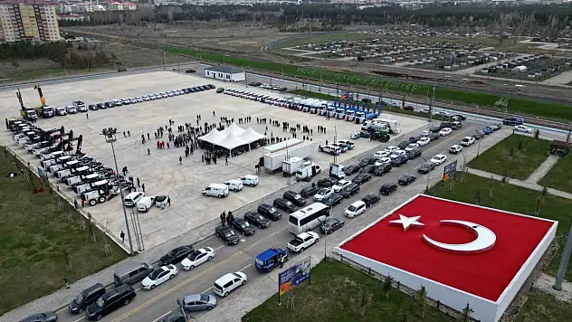 Erzurum Belediyesi, 95 yerli araç filolarını tanıttı modern belediyecilik vurgulandı