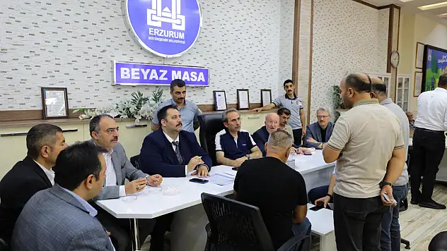 Erzurum Büyükşehir Belediyesi Halk Günü'nde Vatandaşlarla Buluştu