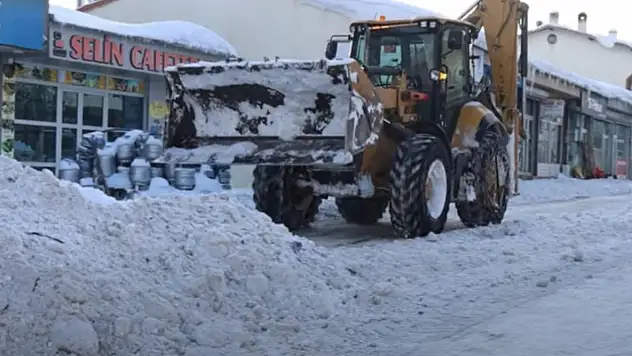 Erzurum Çat'ta Karla Mücadele Aralıksız Sürüyor