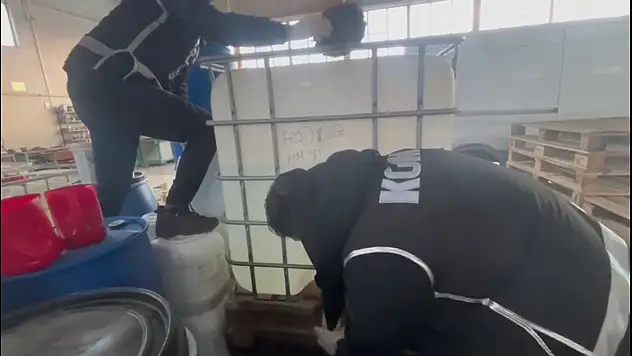Erzurum'da 1 ton metil alkol ele geçirildi