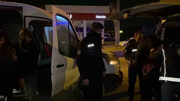 Erzurum'da 37 düzensiz göçmen ve 10 organizatör yakalandı cezaevine gönderilenler var