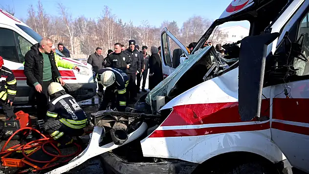 Erzurum'da ambulansların da karıştığı zincirleme kaza: 9 yaralı