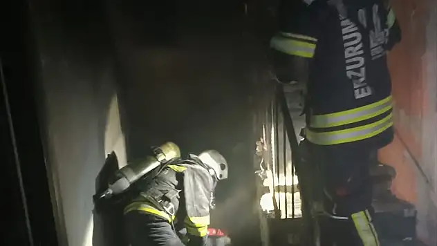 Erzurum'da apartmanda çıkan yangından 10 kişi etkilendi