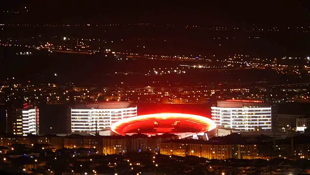 Erzurum'da aracını almayan yandı: Çekici uygulaması devrede