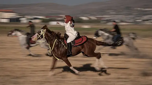 Erzurum'da Atlı Safari: Doğayla Buluşup Stres Atma Fırsatı!