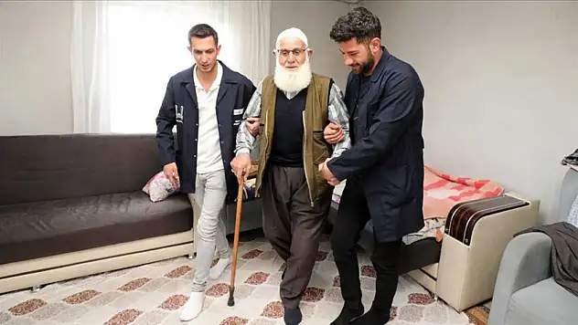 Erzurum'da Belediyeden İhtiyaç Sahibi Yaşlılara Bayram Öncesi Temizlik ve Kıyafet Desteği