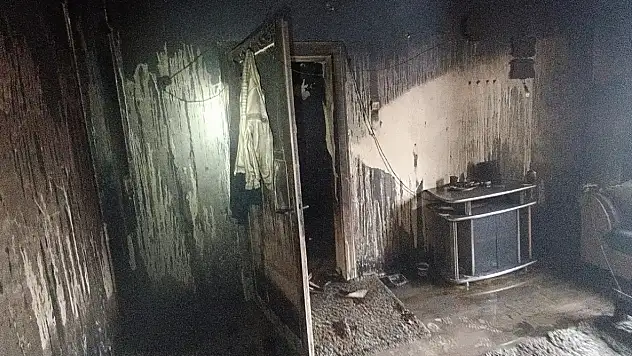 Erzurum'da çıkan ev yangınında yabancı uyruklu 2 kişi dumandan etkilendi