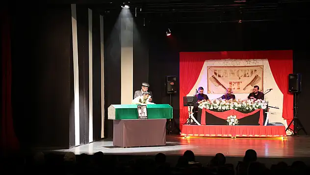 Erzurum'da Çocuklar 'Hançer Havası' Tiyatrosu ile Keyifli Anlar Yaşadı