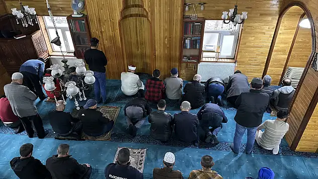 Erzurum'da demircilerin 40 yıllık cami mirası nesilden nesile yaşatılıyor