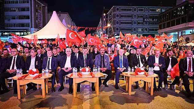 Erzurum'da Demokrasi Nöbeti'ne Büyük İlgi