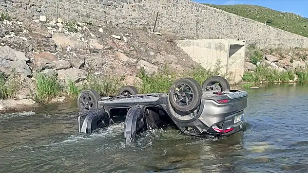 Erzurum'da Dereye Yuvarlanan Otomobilde 3 Kişi Can Sundurdu