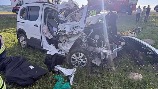 Erzurum'da feci kaza: 1'i bebek 3 kişi hayatını kaybetti