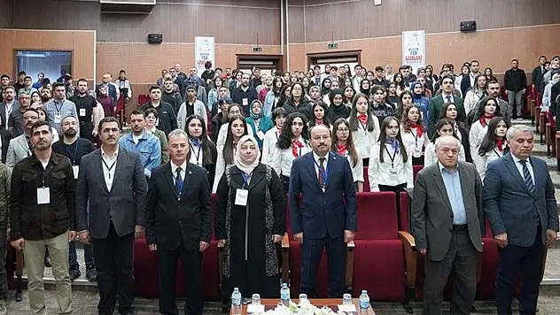 Erzurum'da Fen Liseleri Sempozyumu, genç bilim insanlarını bir araya getiriyor
