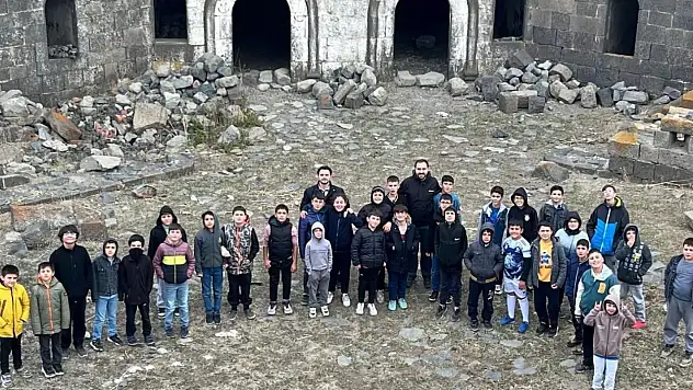Erzurum'da Gençler Tarihin İzinde Ecdada Vefa Projesi ile Şehitleri Andı