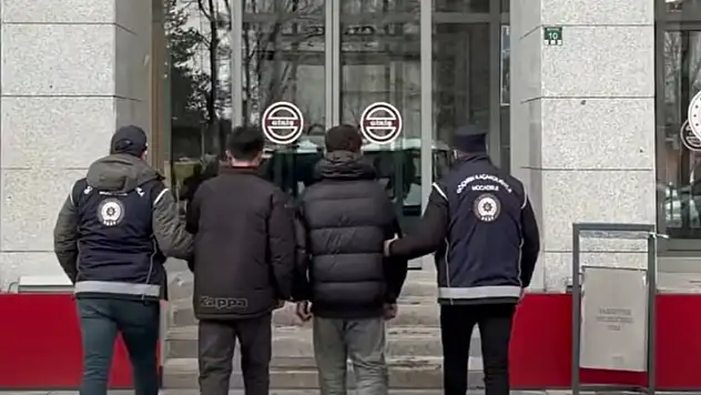 Erzurum'da Göçmen Kaçakçılığına Büyük Darbe: 48 Düzensiz Göçmen, 4 Organizatör Yakalandı