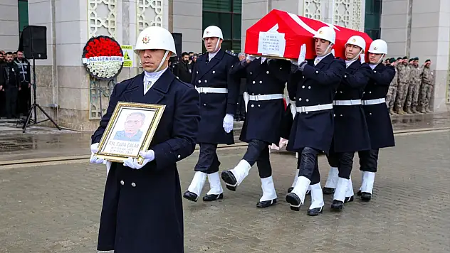 Erzurum'da hayatını kaybeden polis memuru son yolculuğuna uğurlandı