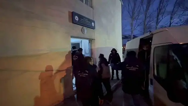 Erzurum'da kaçak göçmen operasyonu: 20 kişi yakalandı, 3 tutuklama gerçekleşti