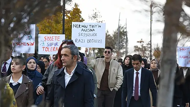 Erzurum'da Kadına Yönelik Şiddete Farkındalık Yürüyüşü Düzenlendi