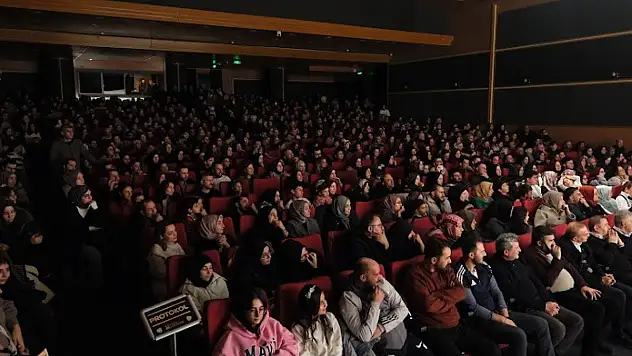 Erzurum'da kahkaha fırtınası: 'Organiyasyon' sahneye damga vurdu