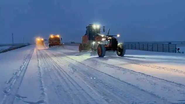 Erzurum'da kar temizleme çalışmaları başladı, sürücülerin dikkatli olmaları istendi