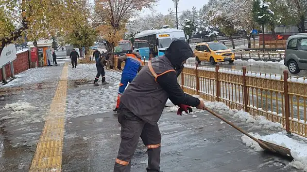 Erzurum'da Karla Mücadele Ekipleri Görev Başında