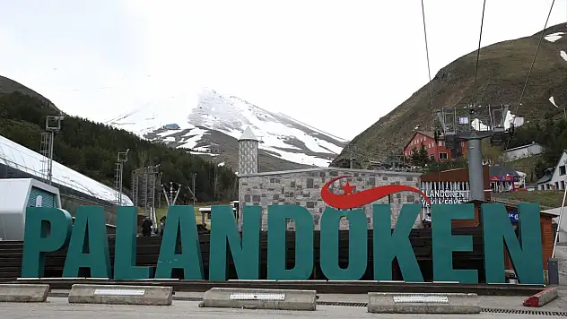 Erzurum'da mayısın son günlerinde kar sürprizi