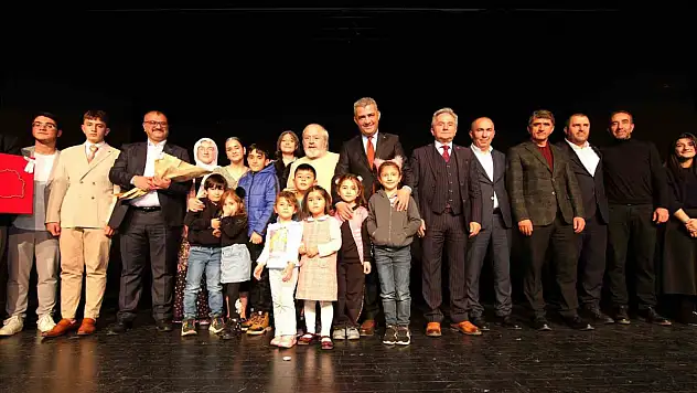 Erzurum'da öğretmenlere özel duygu dolu tiyatro gösterisi sahnelendi