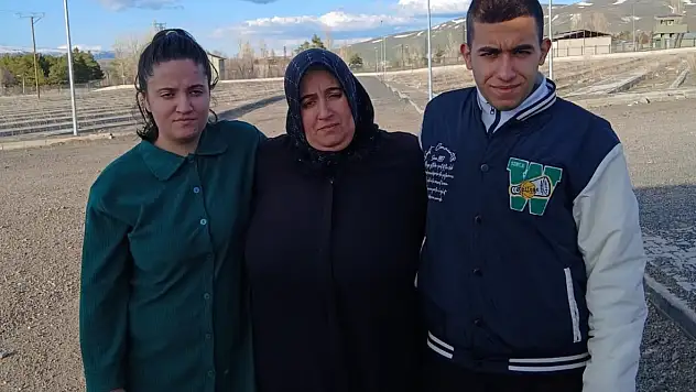 Erzurum'da otizmli iki çocuğunu tek başına büyüten annenin anneler günü buruk geçti