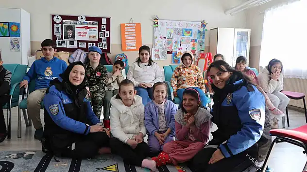 Erzurum'da özel çocuklara polis sürprizi