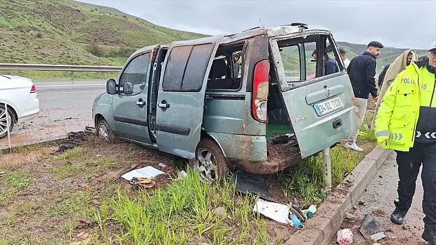 Erzurum'da refüje çarpan araç pert oldu! Çok sayıda yaralı var