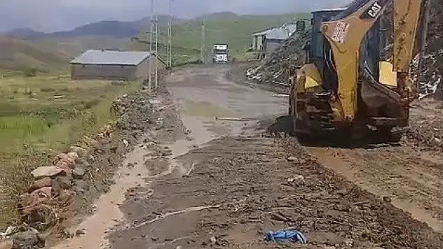 Erzurum'da sağanak sele dönüştü