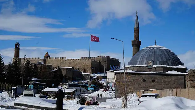 Erzurum'da salı sabahı kar etkisini artıracak