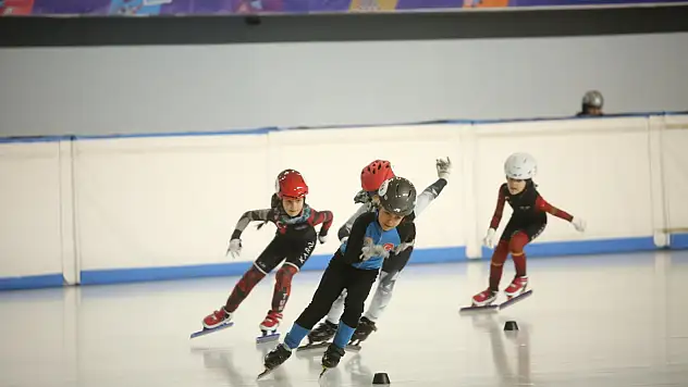 Erzurum'da Short Track yarışları başladı
