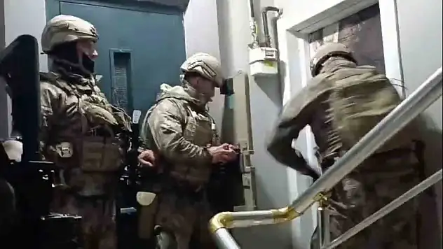 Erzurum'da sokak satıcılarına büyük operasyon: 14 kişi gözaltında, uyuşturucu ele geçirildi